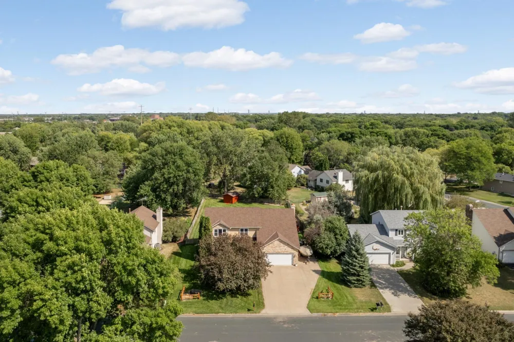 9622 Polaris Lane Maple Grove, MN 55369