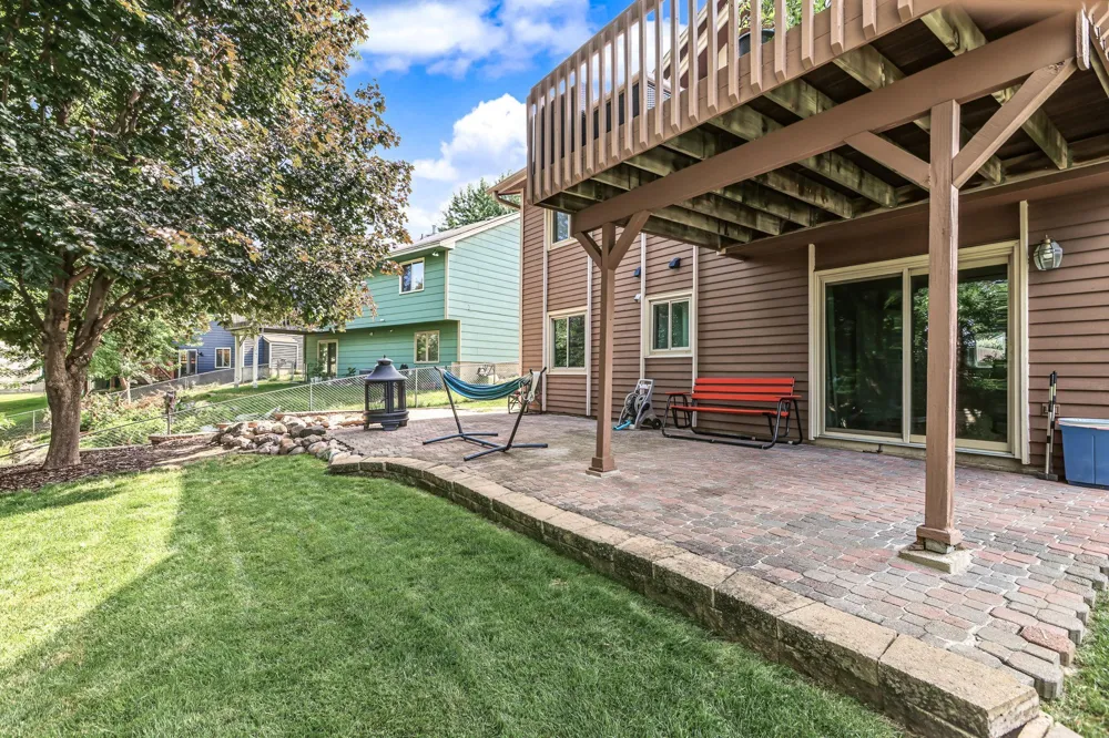 16781 Jonquil Trail Lakeville, MN 55044