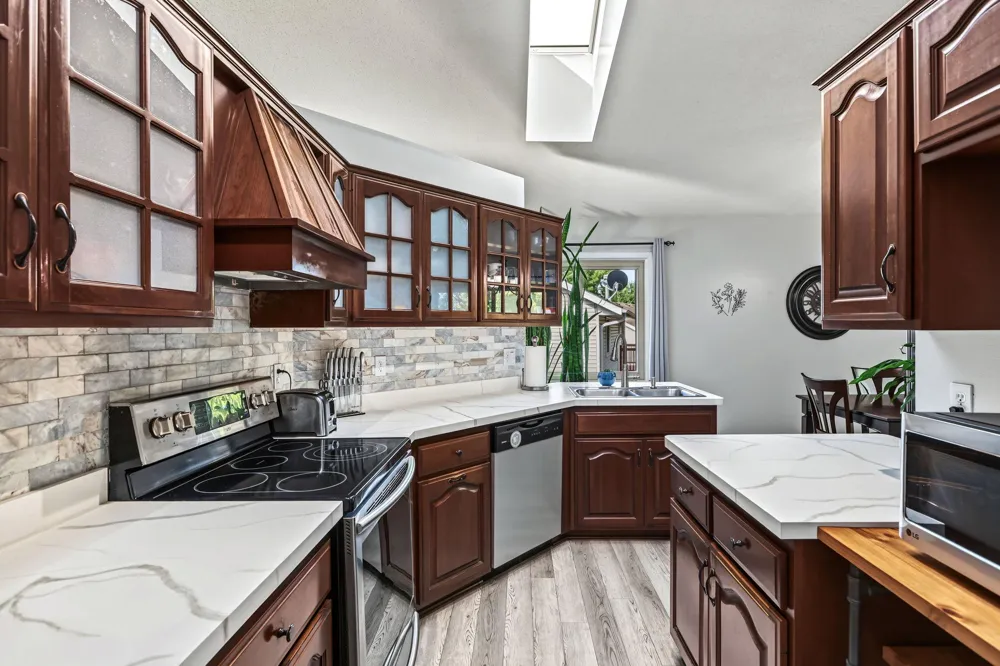 16781 Jonquil Trail Lakeville, MN 55044