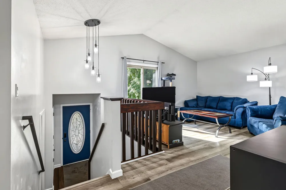 16781 Jonquil Trail Lakeville, MN 55044