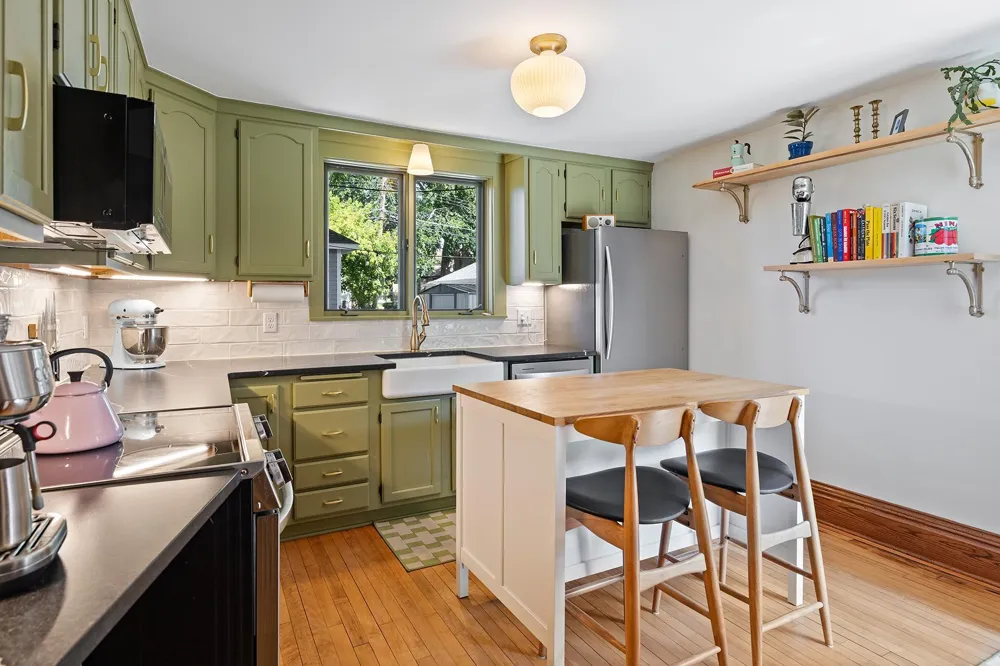 1555 Almond Avenue Saint Paul, MN 55108