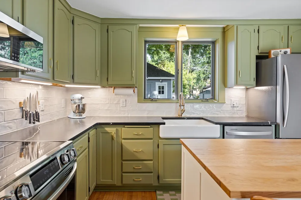 1555 Almond Avenue Saint Paul, MN 55108