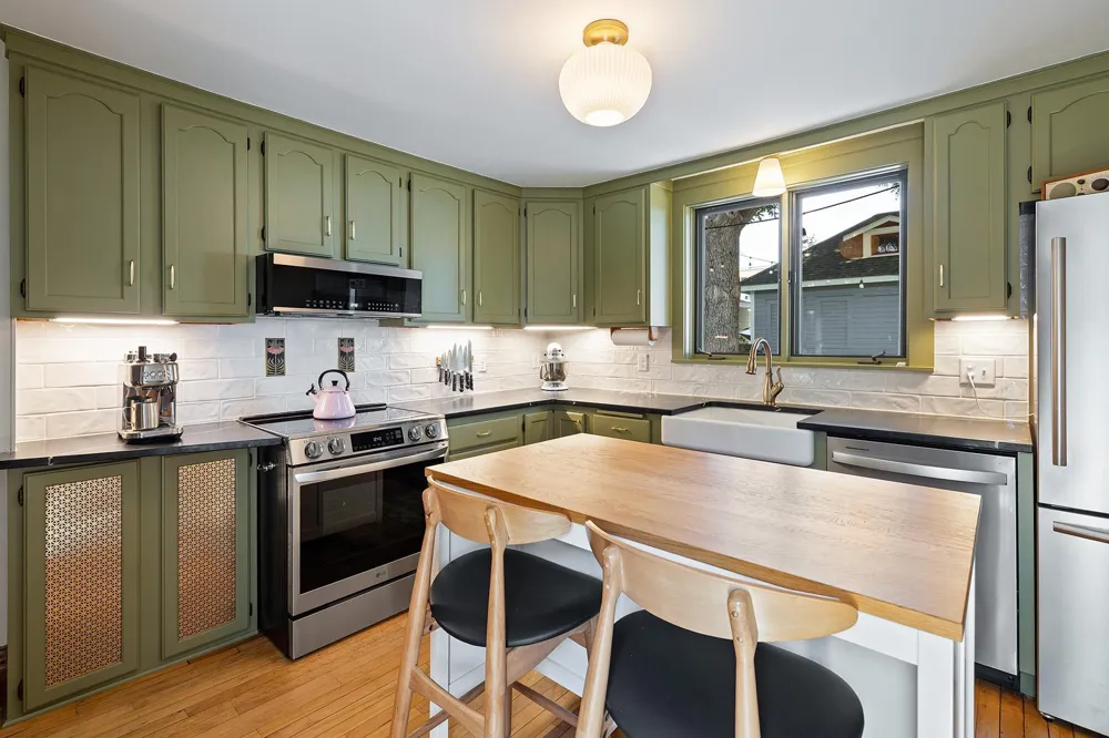 1555 Almond Avenue Saint Paul, MN 55108