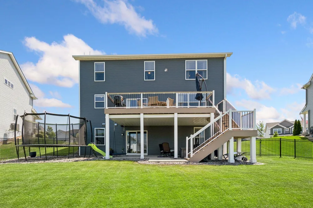 19302 Meadow View Lane Maple Grove, MN 55311