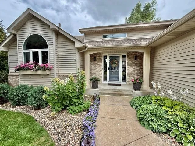 16080 Harmony Trail Lakeville, MN 55044