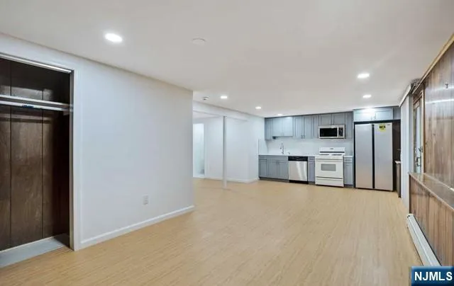 6 Miller Avenue 1 Elmwood Park, NJ 07407