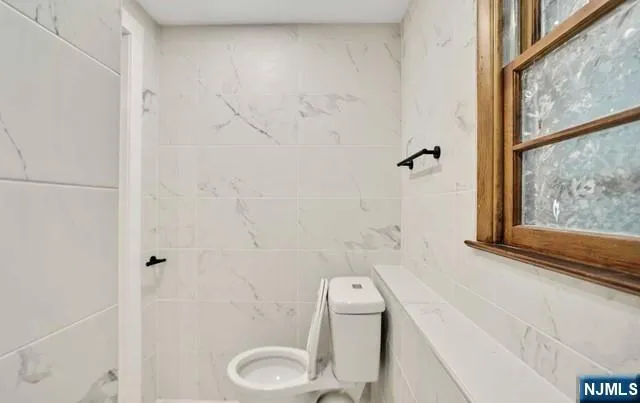 6 Miller Avenue 1 Elmwood Park, NJ 07407