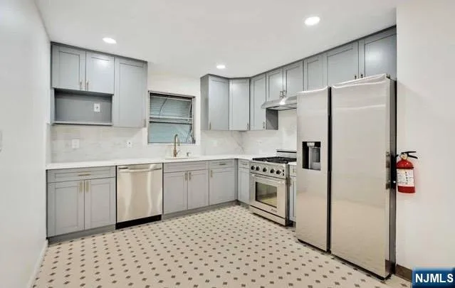 6 Miller Avenue 1 Elmwood Park, NJ 07407