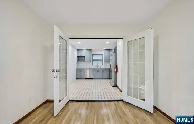 6 Miller Avenue 1 Elmwood Park, NJ 07407