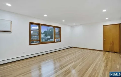 6 Miller Avenue 1
