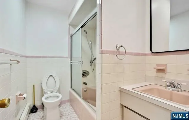 6 Miller Avenue 1 Elmwood Park, NJ 07407