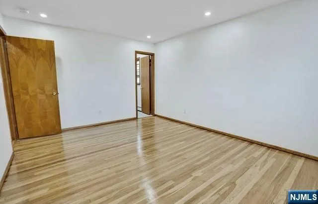 6 Miller Avenue 1 Elmwood Park, NJ 07407