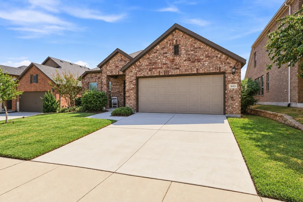 949 Slate Lane Celina, TX 75009