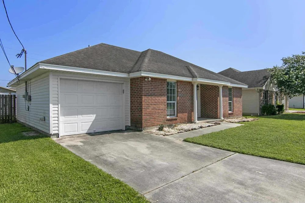 5775 Shadowbend Circle S Lumberton, TX 77657