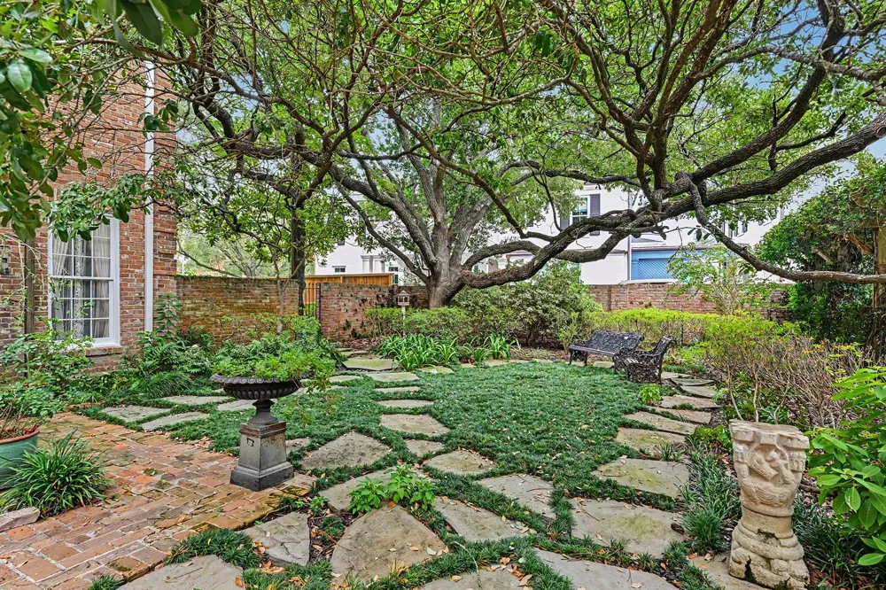 6019 Stones Throw Road Houston, TX 77057