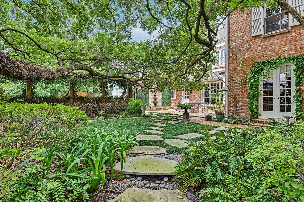 6019 Stones Throw Road Houston, TX 77057