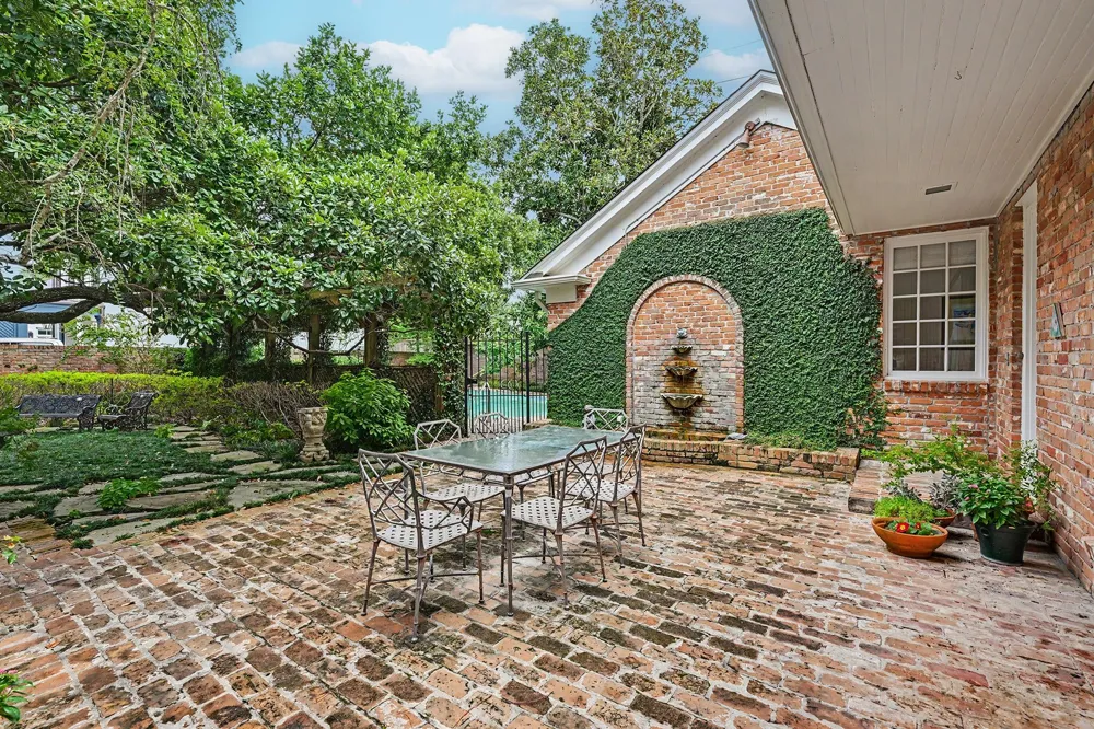 6019 Stones Throw Road Houston, TX 77057