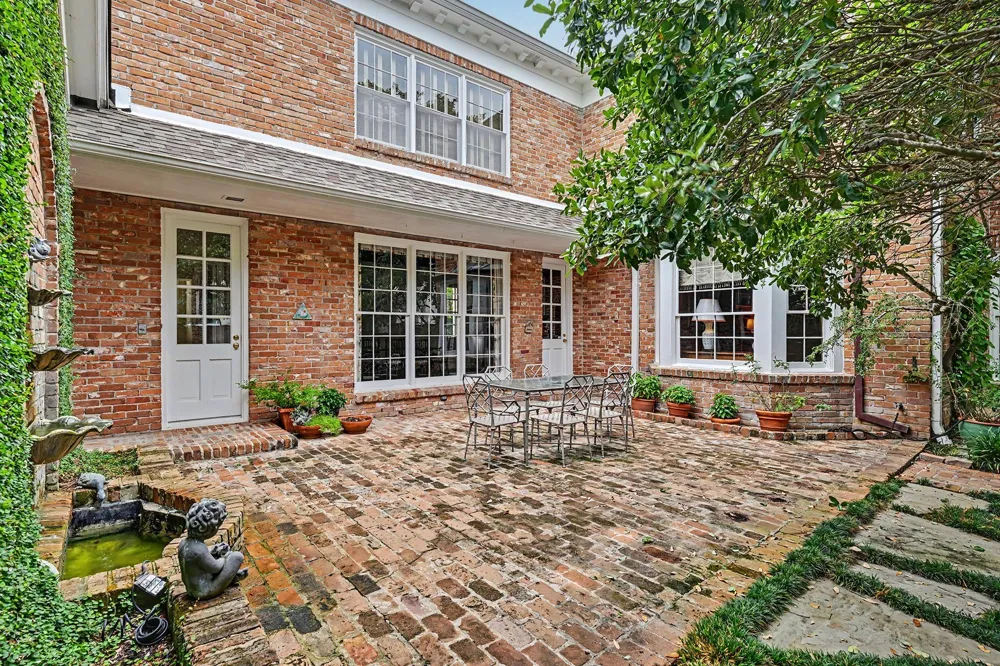 6019 Stones Throw Road Houston, TX 77057
