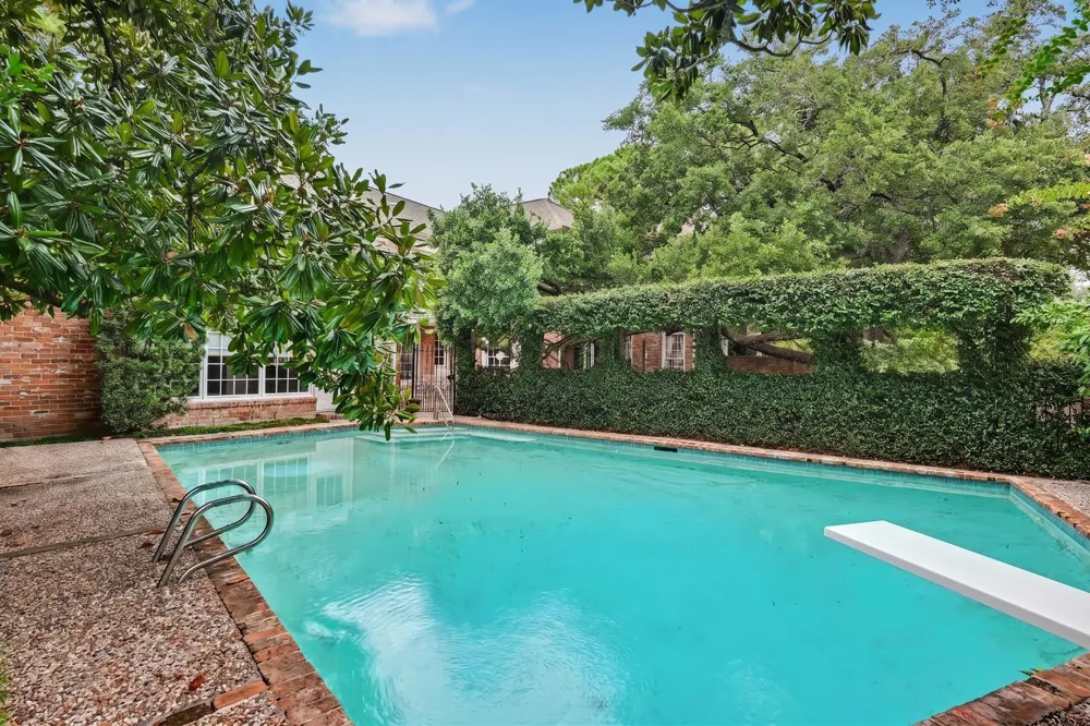 6019 Stones Throw Road Houston, TX 77057