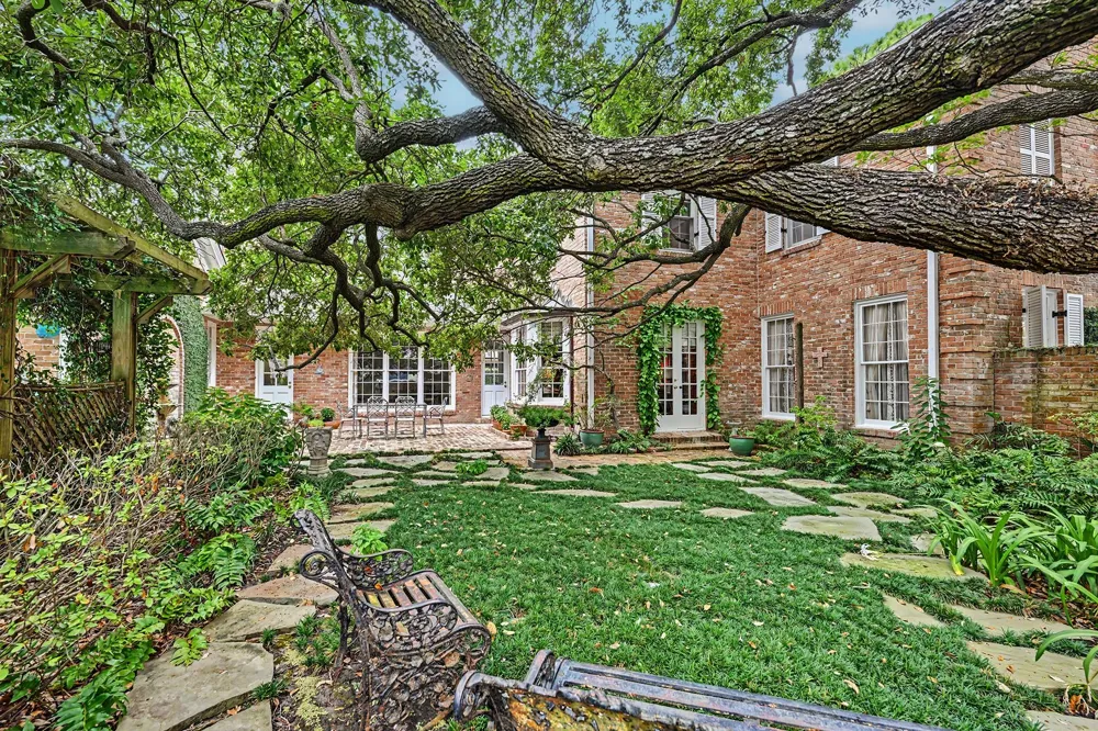 6019 Stones Throw Road Houston, TX 77057