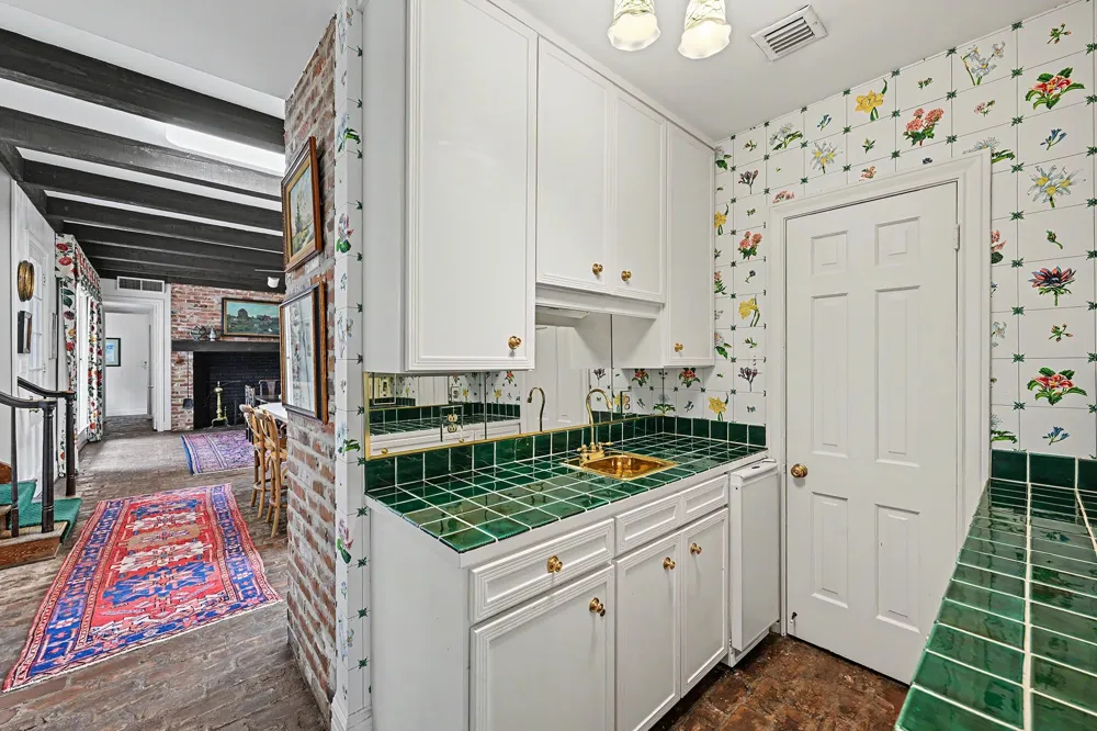 6019 Stones Throw Road Houston, TX 77057