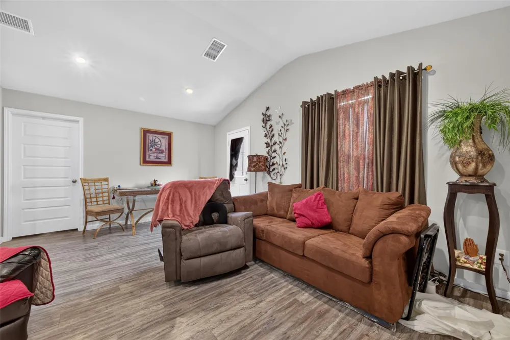 3496 Road 5725 Cleveland, TX 77327