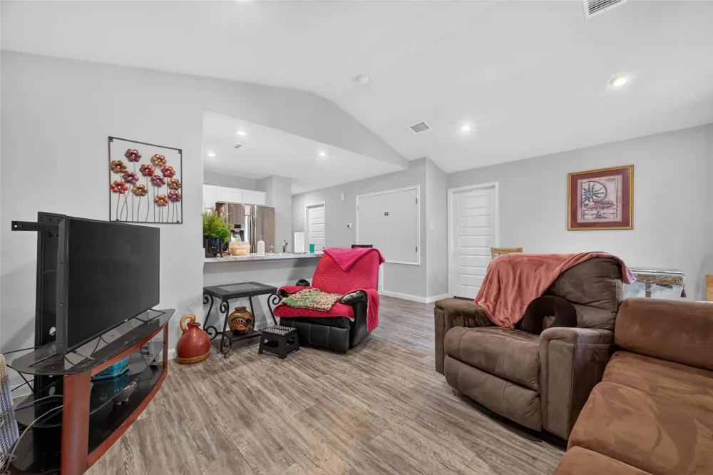 3496 Road 5725 Cleveland, TX 77327