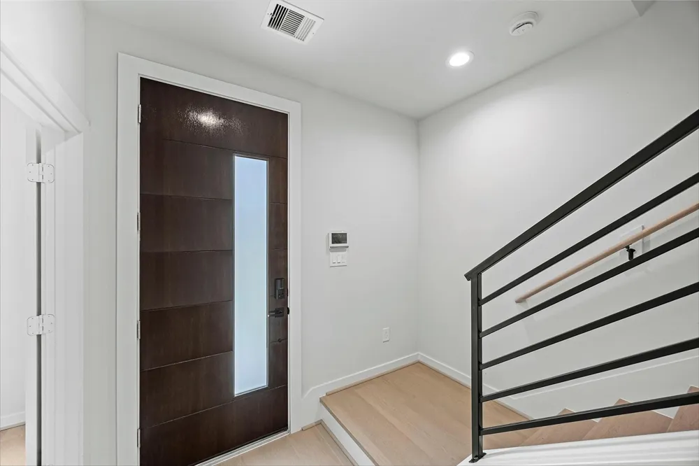 523 Hillwood Heights Drive Houston, TX 77091