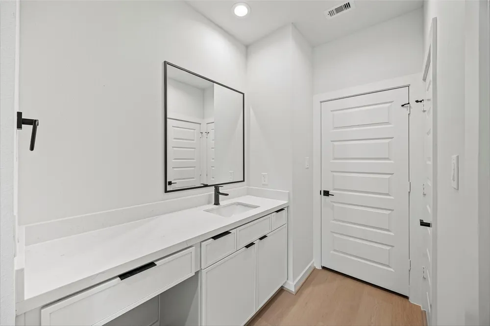 523 Hillwood Heights Drive Houston, TX 77091