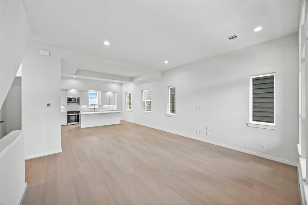 523 Hillwood Heights Drive Houston, TX 77091