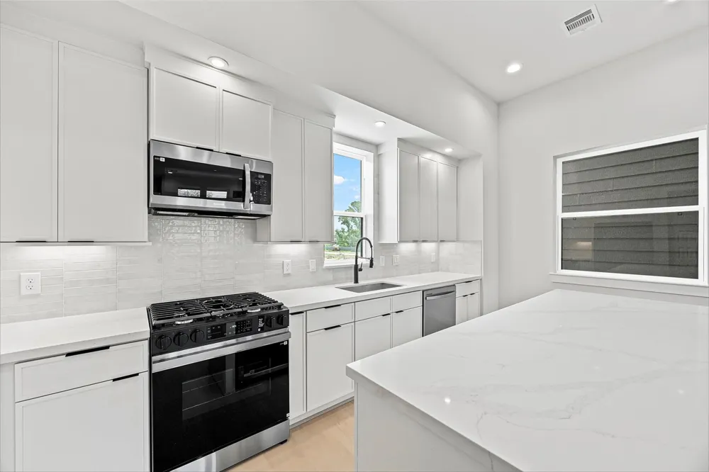 523 Hillwood Heights Drive Houston, TX 77091