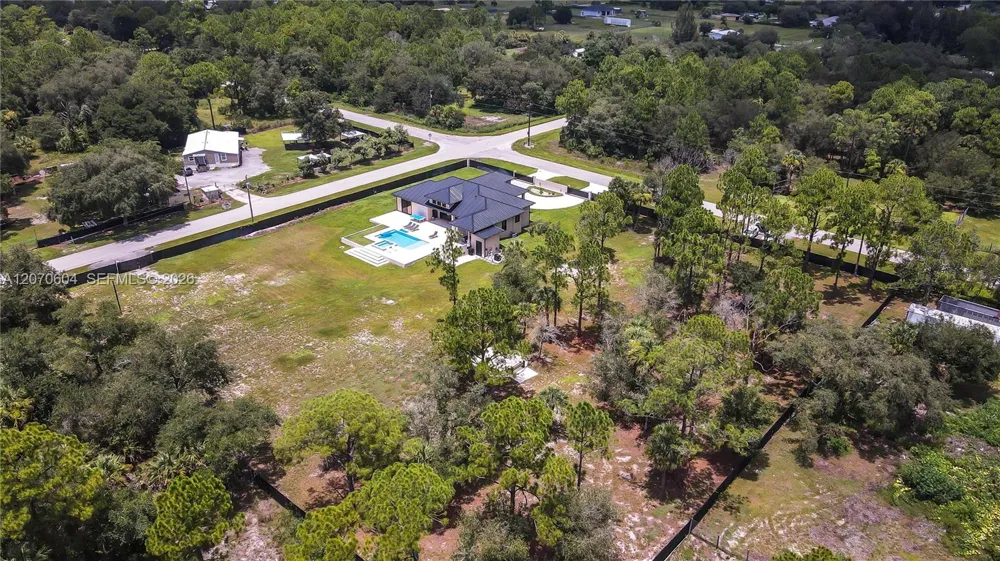 300 Montura Ave Clewiston, FL 33440