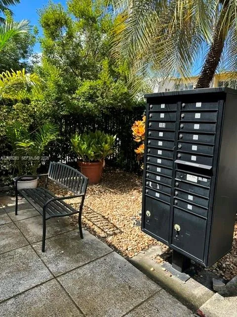 1525 Meridian Ave #101 Miami Beach, FL 33139