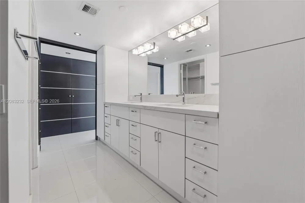 1541 Brickell Ave #B3403 Miami, FL 33129