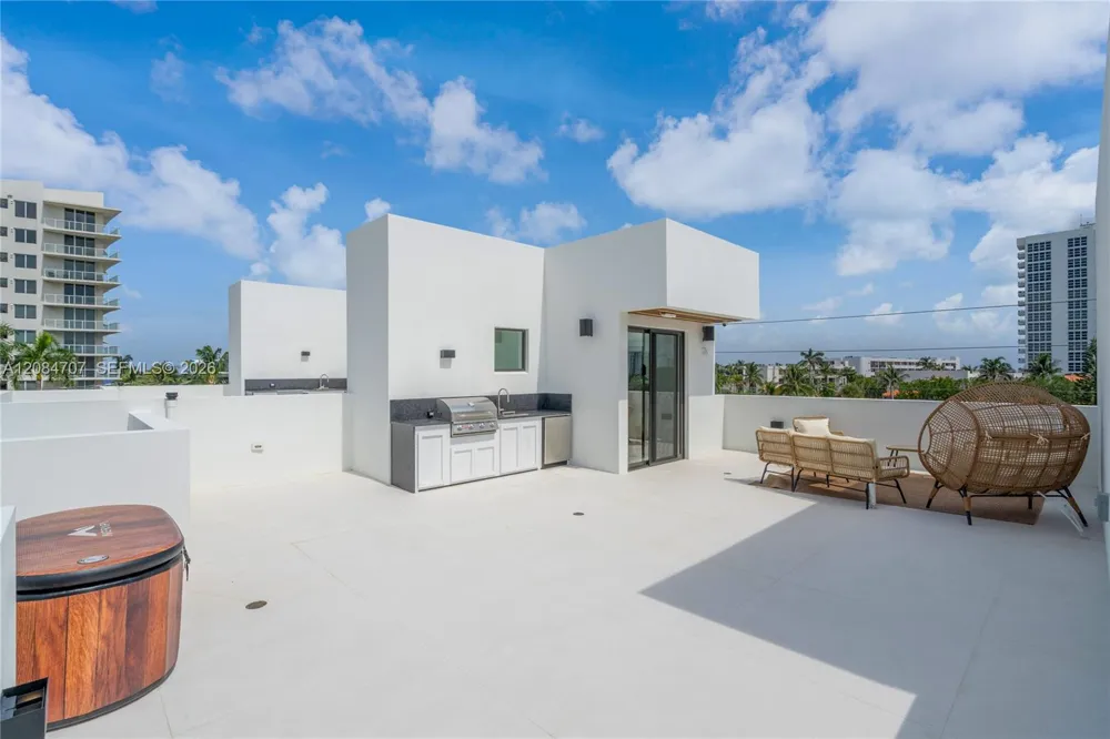 3226 NE 7th St Pompano Beach, FL 33062