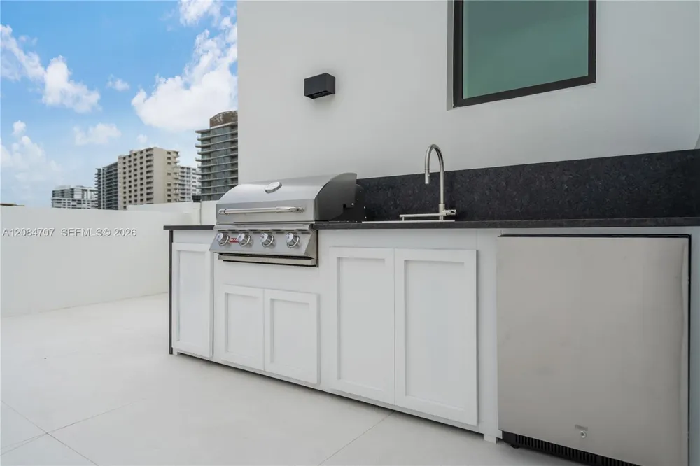3226 NE 7th St Pompano Beach, FL 33062