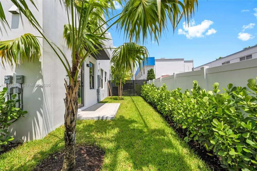 3226 NE 7th St Pompano Beach, FL 33062