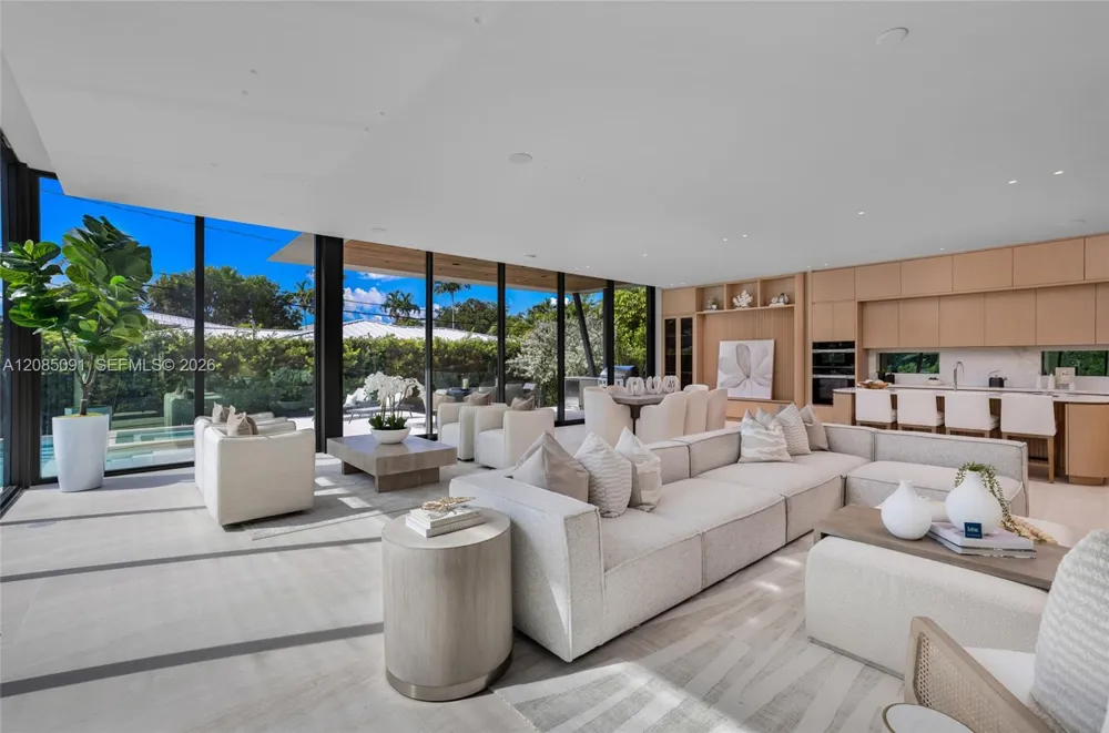 4940 Cherokee Ave Miami Beach, FL 33140