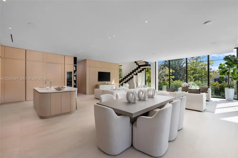4940 Cherokee Ave Miami Beach, FL 33140