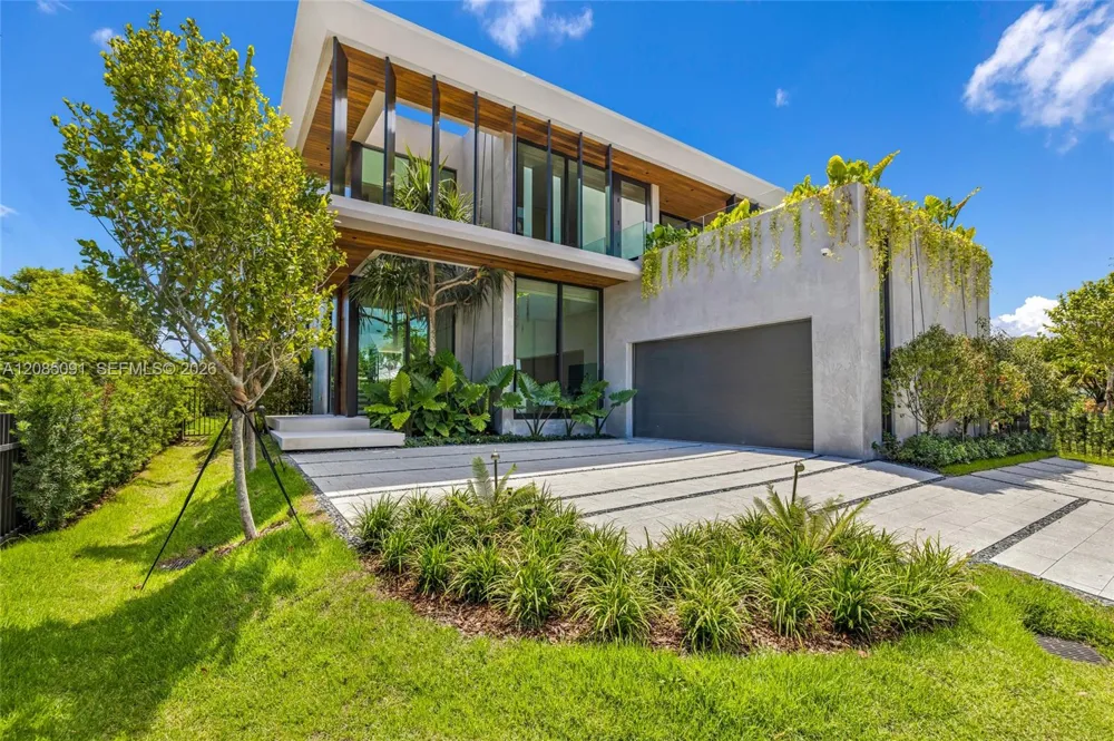 4940 Cherokee Ave Miami Beach, FL 33140