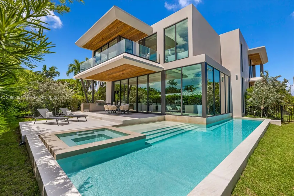 4940 Cherokee Ave Miami Beach, FL 33140