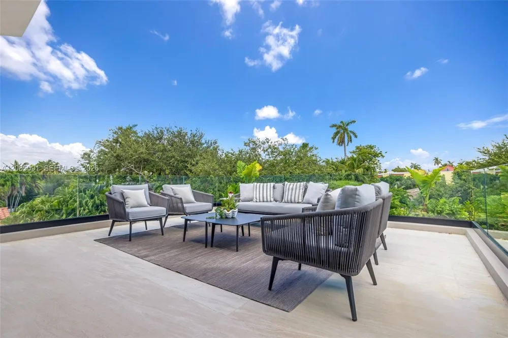 4940 Cherokee Ave Miami Beach, FL 33140