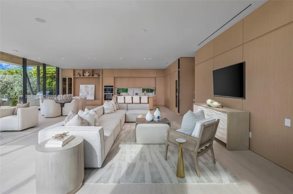4940 Cherokee Ave Miami Beach, FL 33140