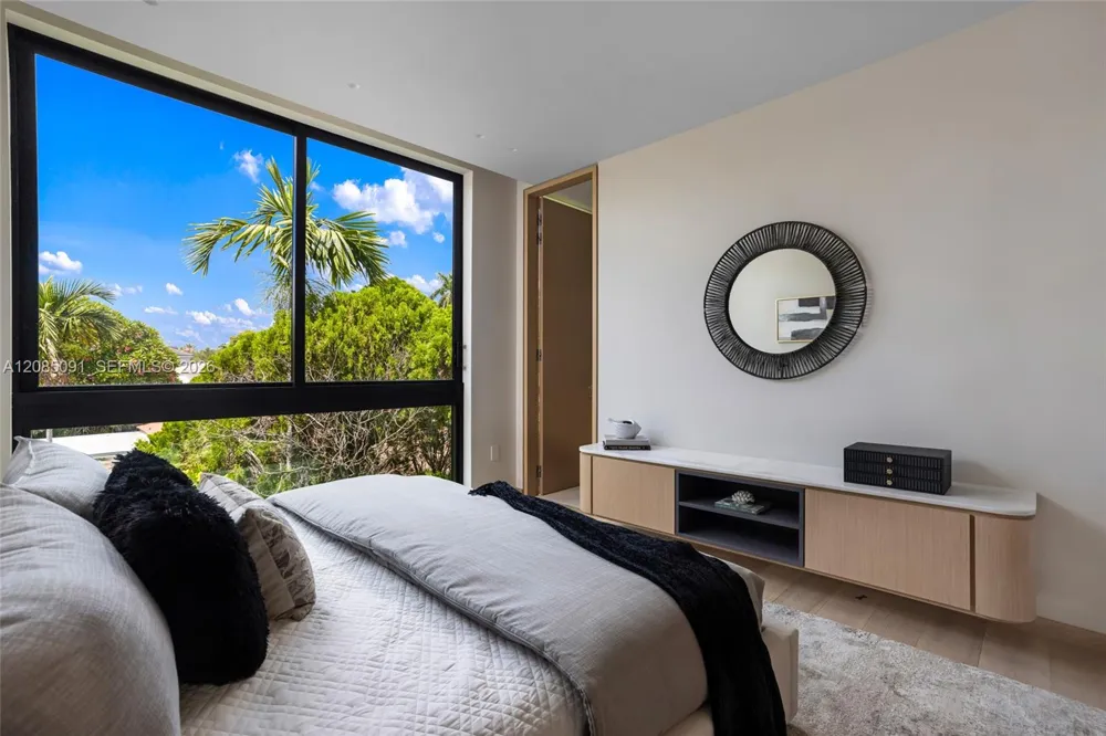 4940 Cherokee Ave Miami Beach, FL 33140