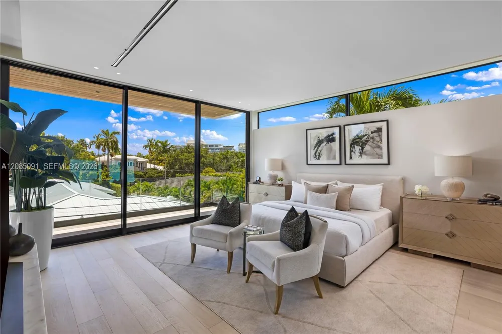 4940 Cherokee Ave Miami Beach, FL 33140