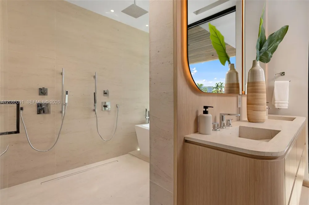 4940 Cherokee Ave Miami Beach, FL 33140