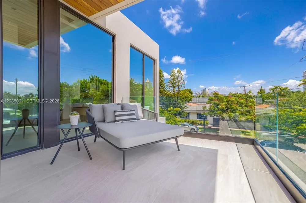 4940 Cherokee Ave Miami Beach, FL 33140