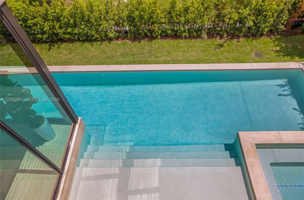 4940 Cherokee Ave Miami Beach, FL 33140