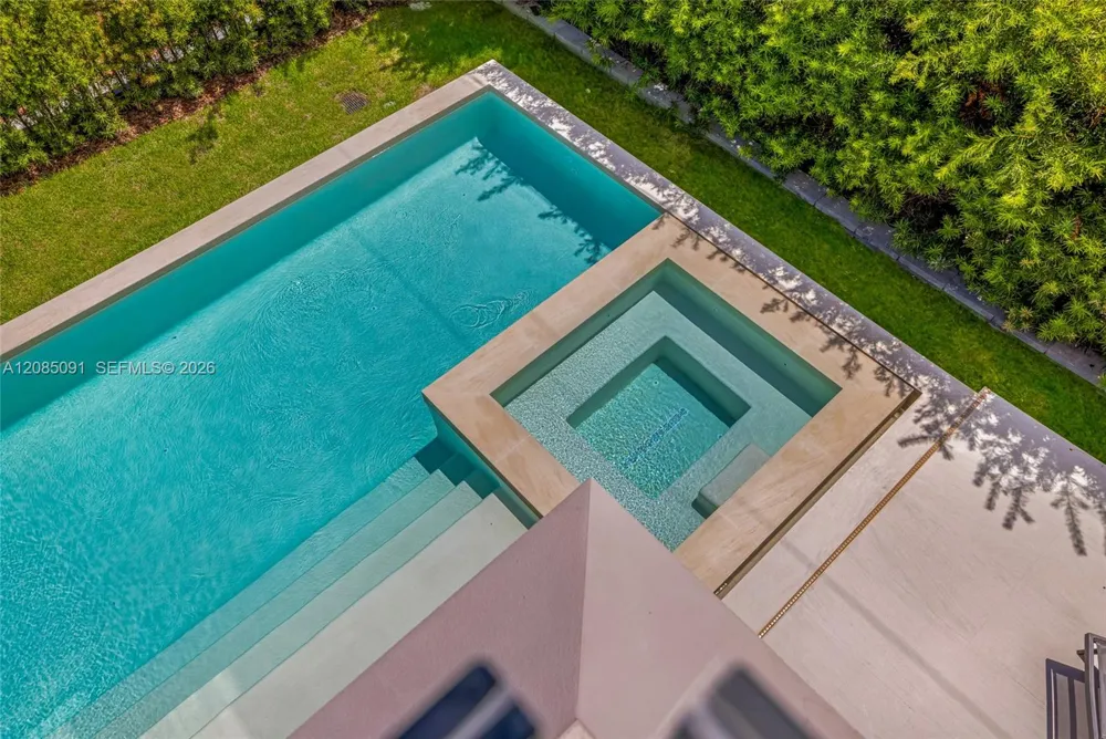 4940 Cherokee Ave Miami Beach, FL 33140