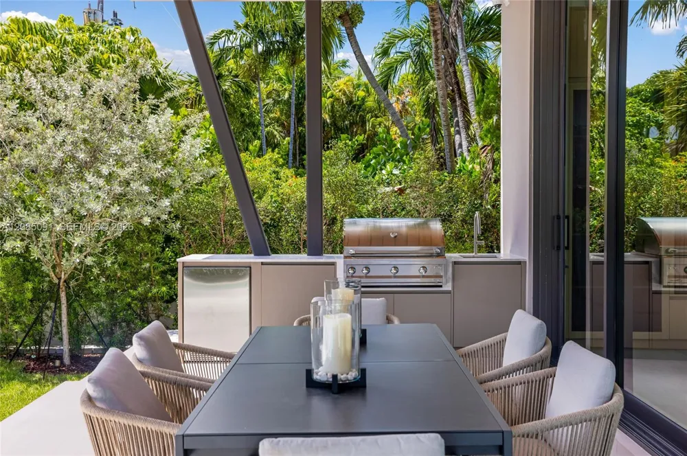 4940 Cherokee Ave Miami Beach, FL 33140